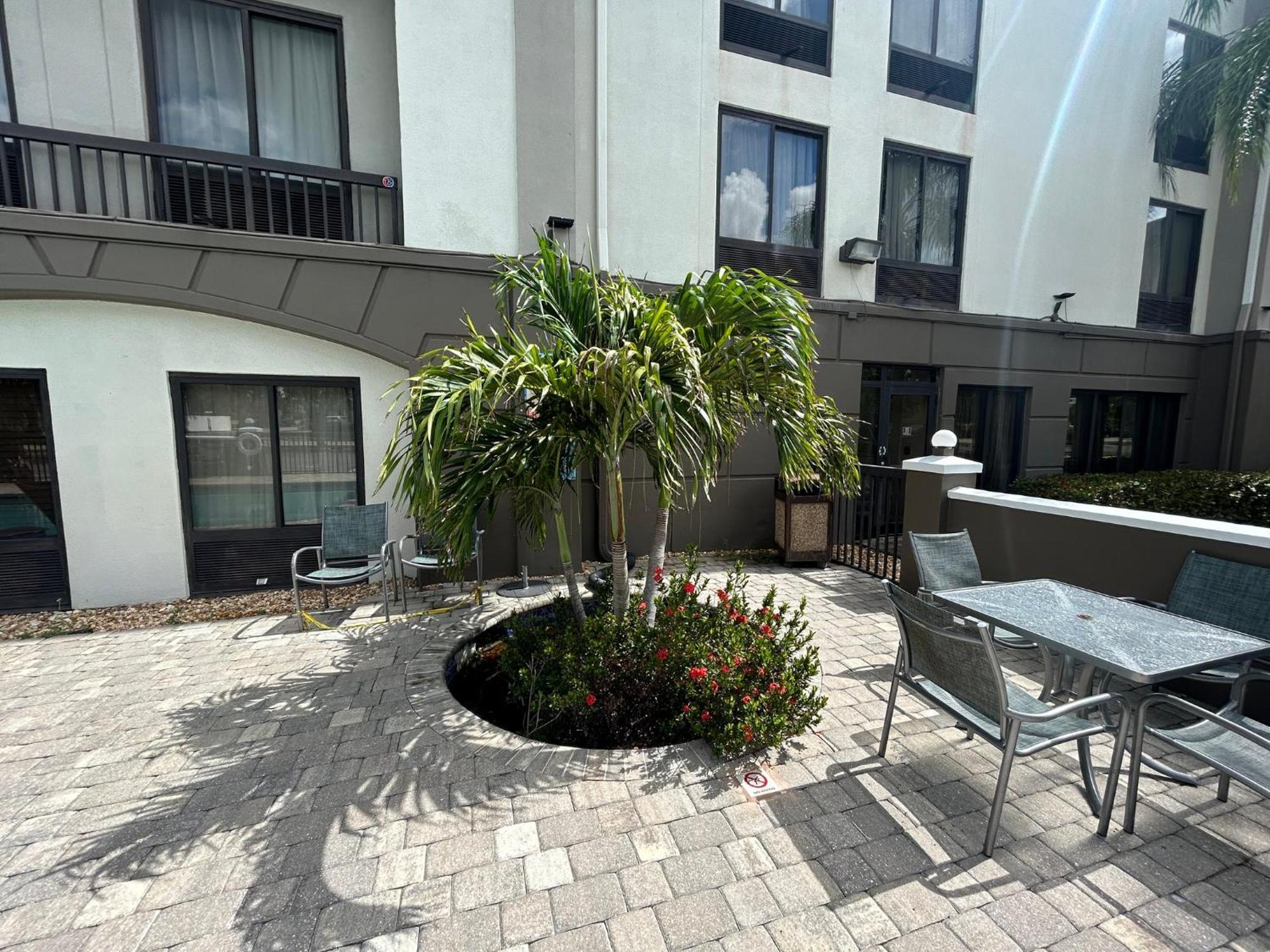 Airport Inn Fort Myers Ngoại thất bức ảnh